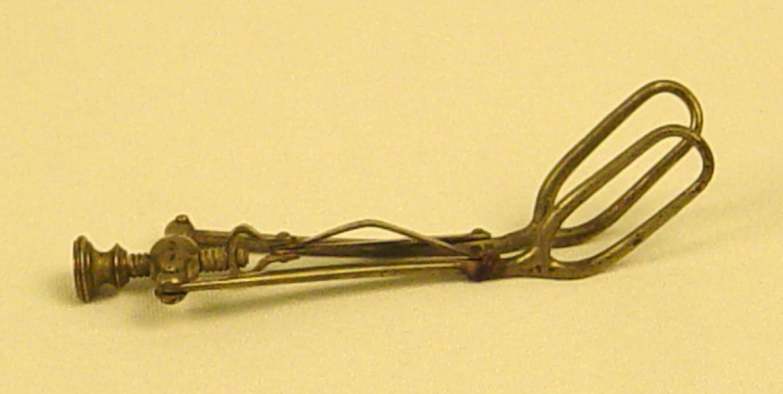 Metal nasal speculum with thin stems and fenestrated ends.